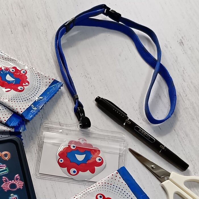 見た目は可愛い手作りミャクミャクグッズ、実は裏面に“迷子対策”のひと工夫!