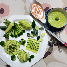 胡瓜paradise!「ゆうえんち」な さらだ、赤いドレッシング添え