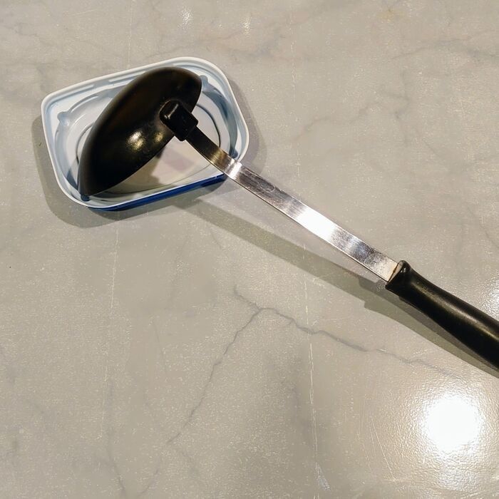 お玉を置いたり