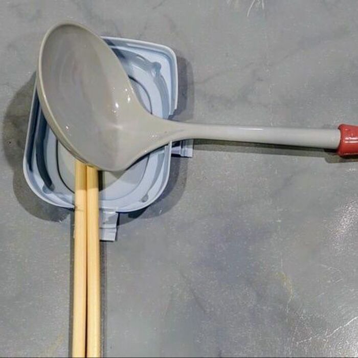 お玉と菜箸の両方置けたり