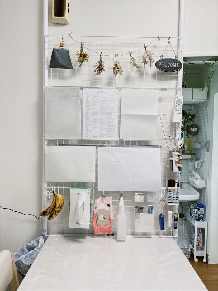 見やすくて忘れない!ワイヤーネットでお便り収納