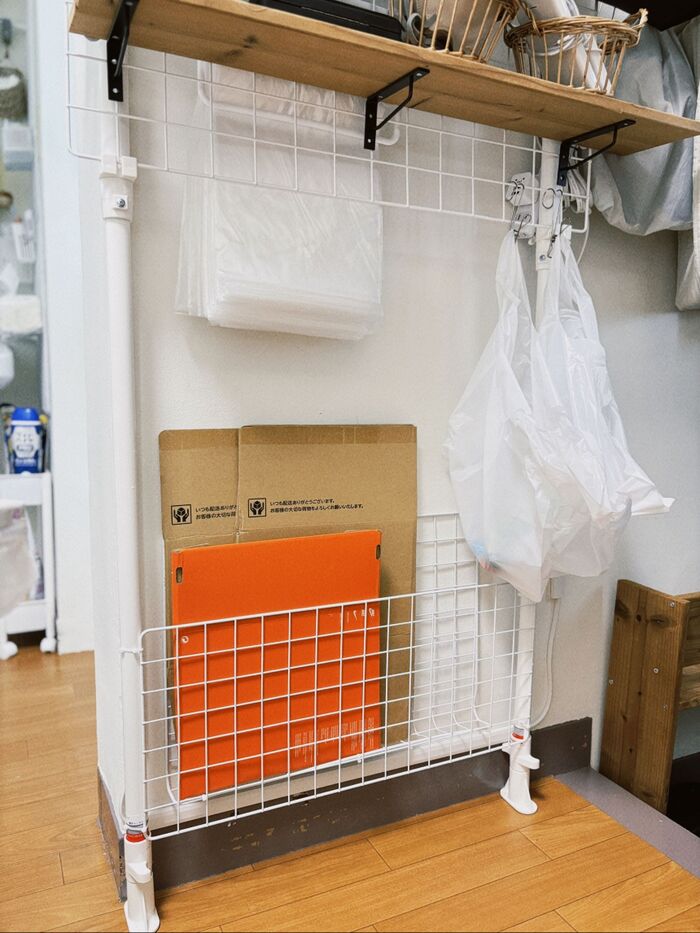 ワイヤーネットで段ボールストッカー