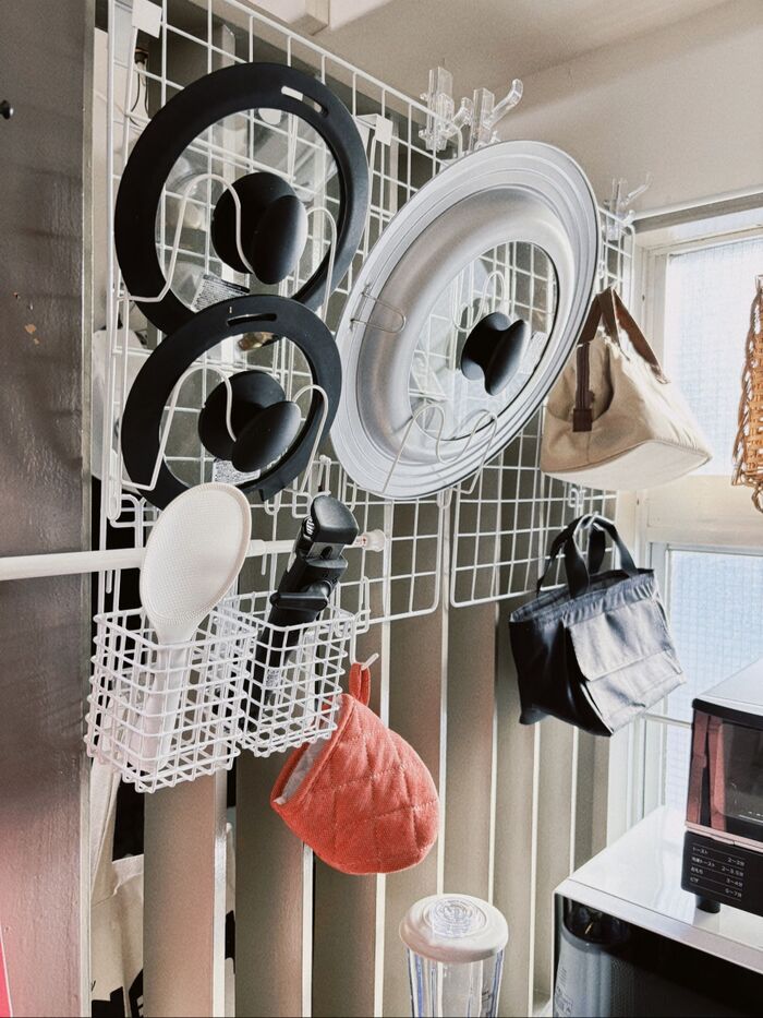 ワイヤーネットで鍋蓋収納