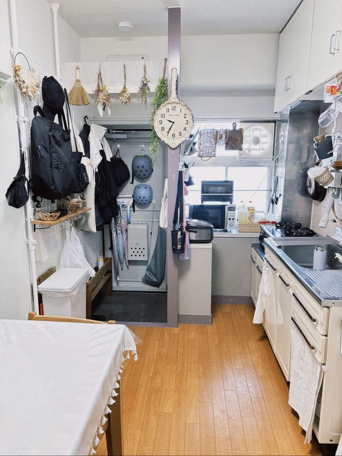 玄関入ってすぐ5畳のキッチン。100均・ニトリのリアル収納