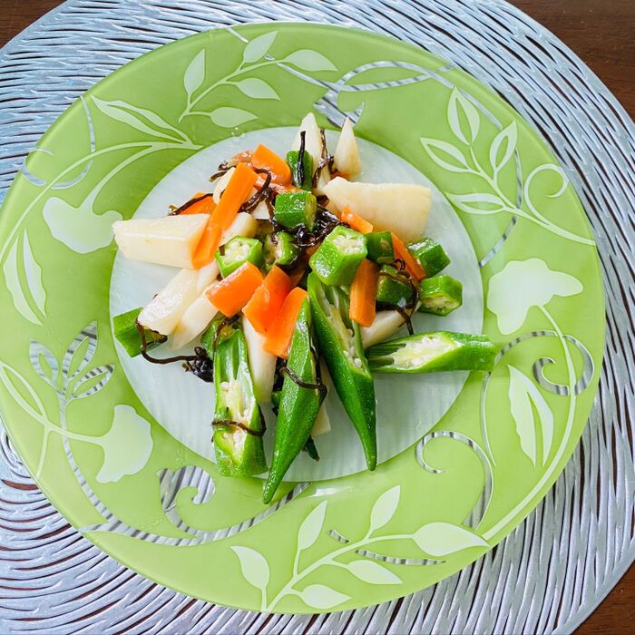 ご飯のお供にも、前菜にもオススメ「おくら、長芋、人参の梅塩昆布和え」