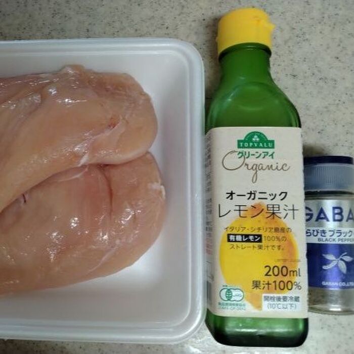 鶏むね肉をレモン果汁で下味をつけるとすごく便利な食材に!