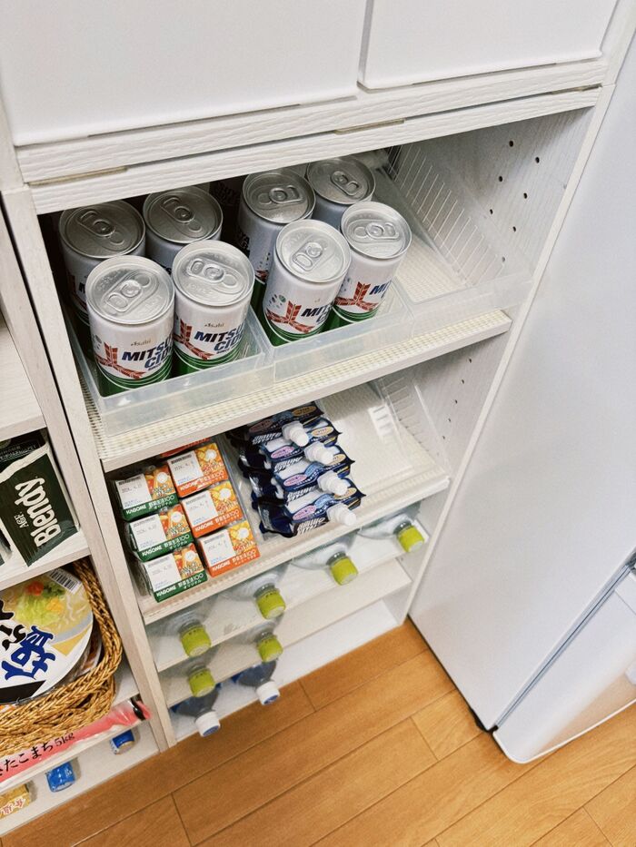 手前を取れば次が出る!飲み物収納アイデア