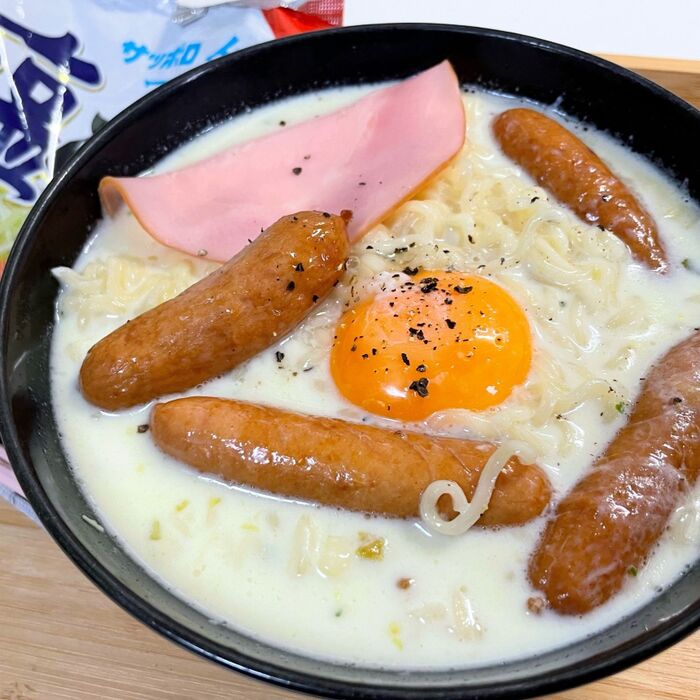 燻製屋ウィンナー×サッポロ一番塩ラーメンdeカルボナーラ