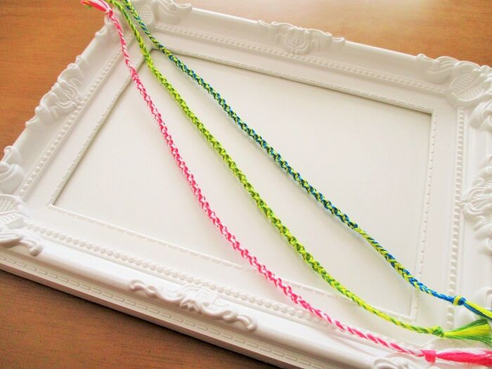 【動画付き】ストライプがかわいい!!ねじり編みのミサンガ~2色使い~