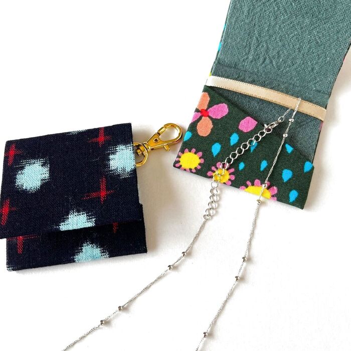 簡単便利、旅行にも!携帯ネックレスホルダー