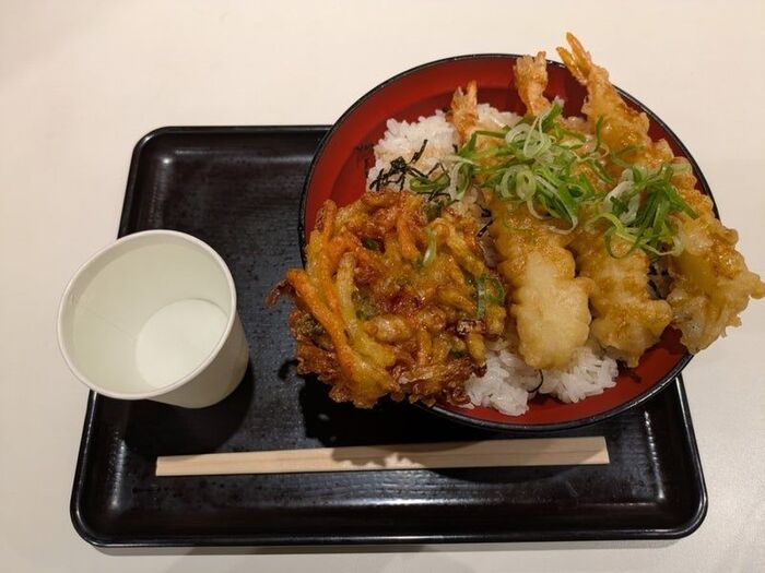 【コスパ最強】ご飯大盛り無料!サクッ旨な天丼!