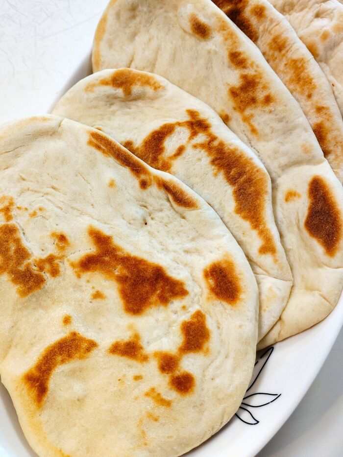 カレーと相性抜群!うちのナン