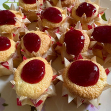 自分で折った可愛いカップで小さなケーキを焼きました!