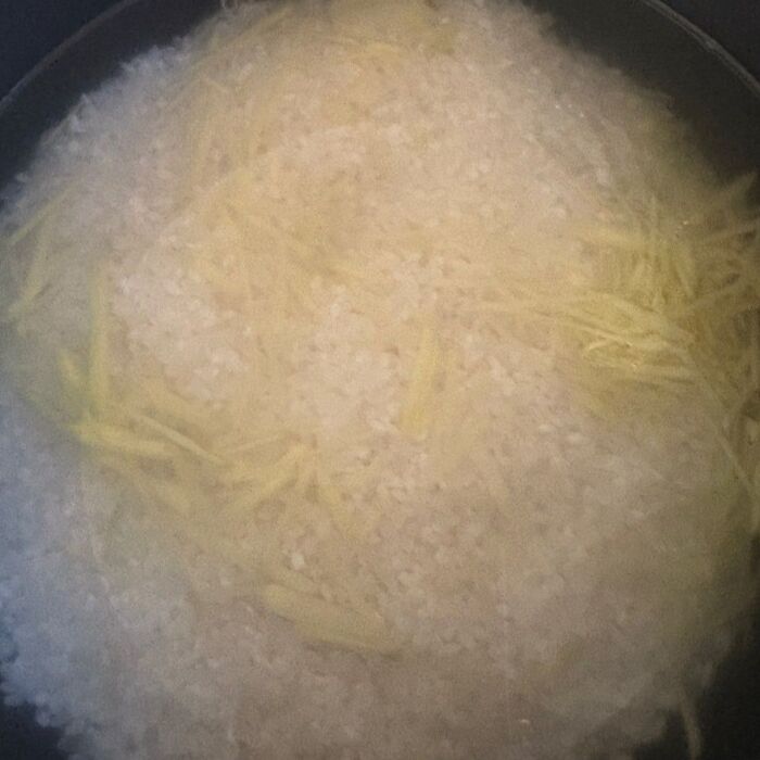 冷房と冷たい物で体が冷えているから、中から温める<生姜ご飯>おすすめです!