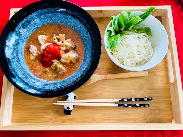 超簡単!暑くて、辛いのが食べたくなったら、エスニック系グリーンカレートマトでつけたれ素麺
