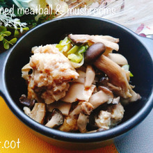 ものすごく美味しい肉団子をたっぷりのきのこと。肉団子ときのこ蒸し