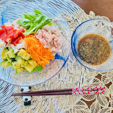 具沢山!「涼麺」アボガド、ツナ、鶏ほぐし、トマト、etc!ごまだれも美味しい〜
