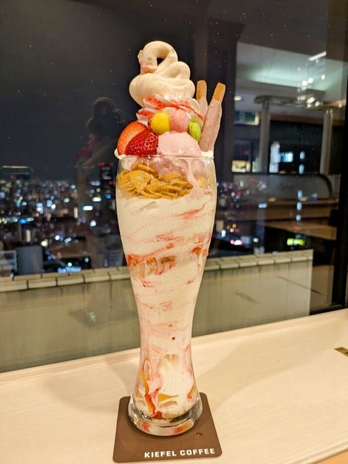 夜景見ながらパフェ食べてきた!