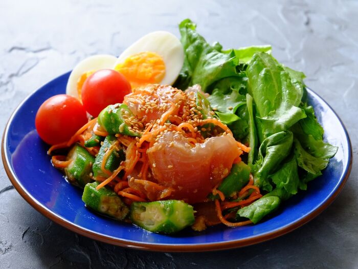 【くらし薬膳】食べる涼薬膳、夏の胃腸にやさしい一皿◎オクラとマグロの中華風サラダ