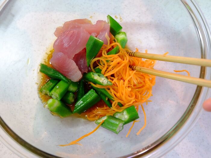 材料と混ぜ合わせる