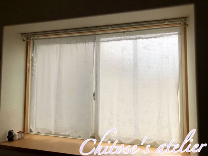 何気に値が張るカーテンですが『セリア』に行ったら220円で願いが叶っちゃった