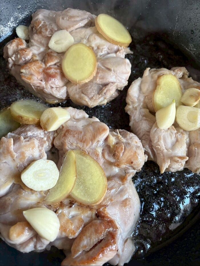 にんにくと生姜も乗せて良く焼きました