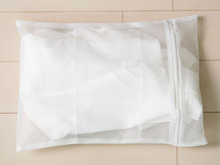 〈洗濯ネット〉その使い方、逆効果かも!プロがやっている「お気に入り服の正しい洗い方」って?