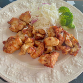 つまみ食いがとまらない「鶏もも肉の柔らかジューシー」