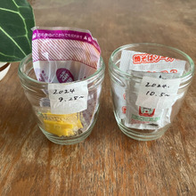 プリンの空き瓶活用アイデア。余った調味料を「見える化」収納