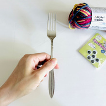 誰にでもできる【ハロウィン飾り】フォークに巻いてチョキチョキするだけ!