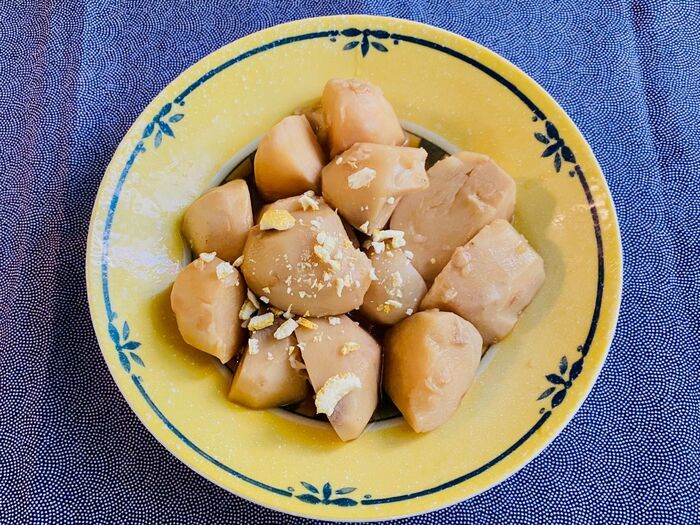 「里芋の煮っころがし」滑り取りにも、吹きこぼれにも、かゆみ防止にも「酢」が効力発揮