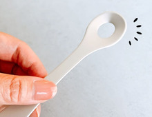 【セリア】穴あきのヘラ?かと思いきや…。定番スイーツが美味しく生まれ変わる魔法のスプーンだった♡