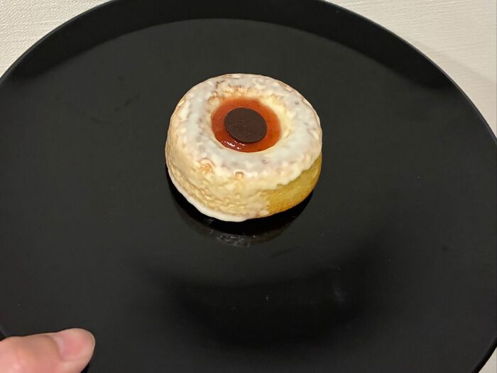 【コンビニ】お手軽にハロウィン気分!「新発売のコンビニスイーツで楽しもう!」「カゲが口に…」