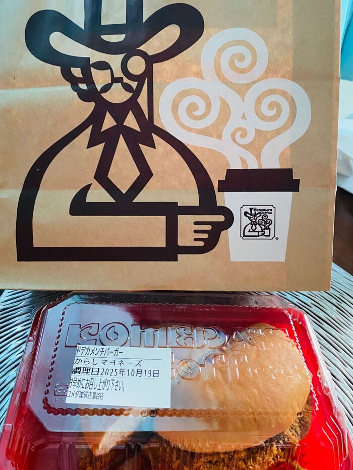 圧巻!ジューシーで食べ応え十分すぎるドデカバーガー!満足感たっぷり