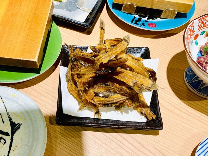 老舗寿司屋で!「骨せんべい」カルシウム補給に最高!食べきれないくらい沢山〜