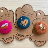 刺繍が可愛い〜100均で見つけたボタンのバッジ