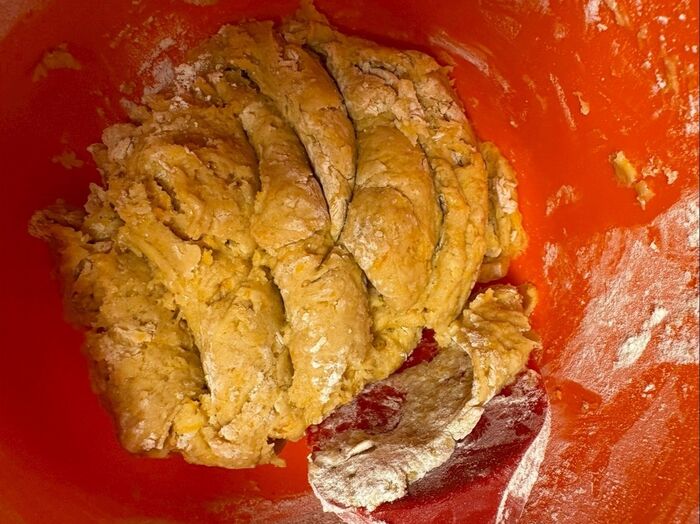 こんな感じになったら、丸めてオーブンで焼きます!