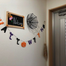 玄関の壁に100均でハロウィン飾り