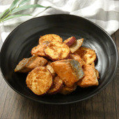 メイン材料2つ!「鮭とサツマイモのごまみそ焼き」