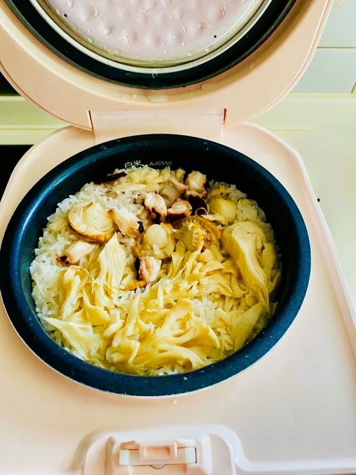 面倒な下準備なし!炊くだけ「白舞茸と帆立、タコの炊き込みご飯」