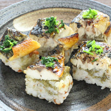 【旬の天然魚×昆布】梅でさっぱり鯖の棒寿司風