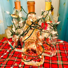 捨てるには惜しい!モーゼルクリスマスボトルで、クリスマスツリー