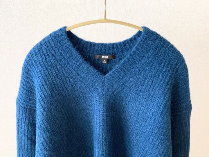 【ユニクロ】ゆるっと感がおしゃれ。40代が使える『Vネックセーター』が感謝祭価格に!これは絶対買いです♪