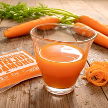 ペットと一緒に乾杯!『無添加にんじんジュース』が激うまっ!