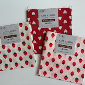 【セリア】小粒が可愛いストロベリーのカットクロス