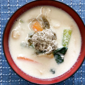 からだにやさしいごはん 豆乳味噌汁 とろろ昆布のせ