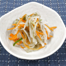 おせちの1品に!縁起物の昆布を使った、とろろ昆布入りなます