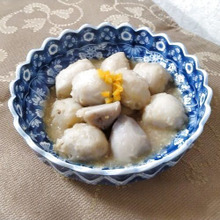 里芋は皮ごとゆでてから調理する【里芋のみそ煮】