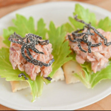 のせるだけでちょっとおしゃれ!ツナ缶と塩こんぶのカナッペ