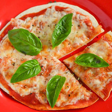 作業時間は3分以下!お店みたいな薄焼きピザを超簡単に作ろう